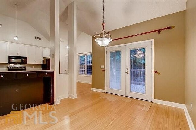 Photo - 154 Strathmore Dr