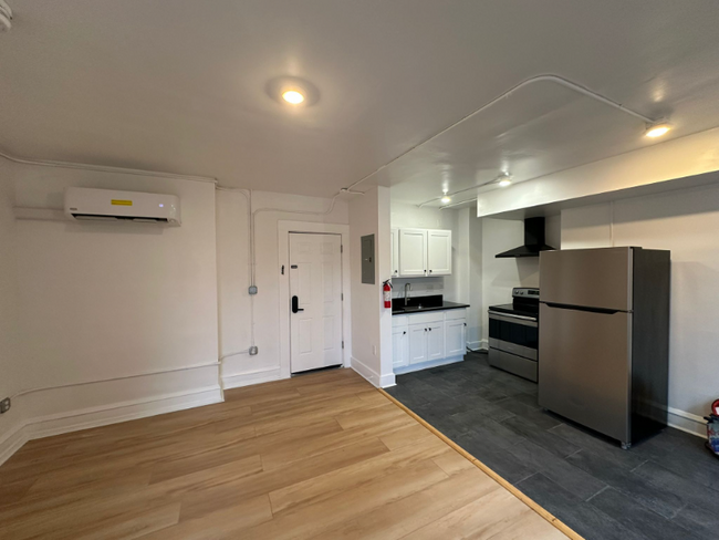 Building Photo - 1384 W 83rd St Rental