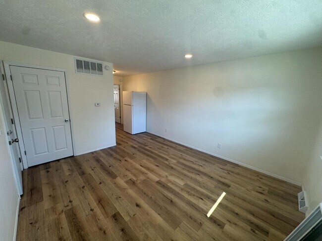 Photo - 208 Lindell Dr
