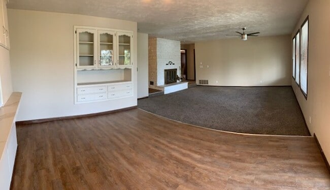 Photo - $2,495 / 4BR, 3.5BA Beautiful House With L...