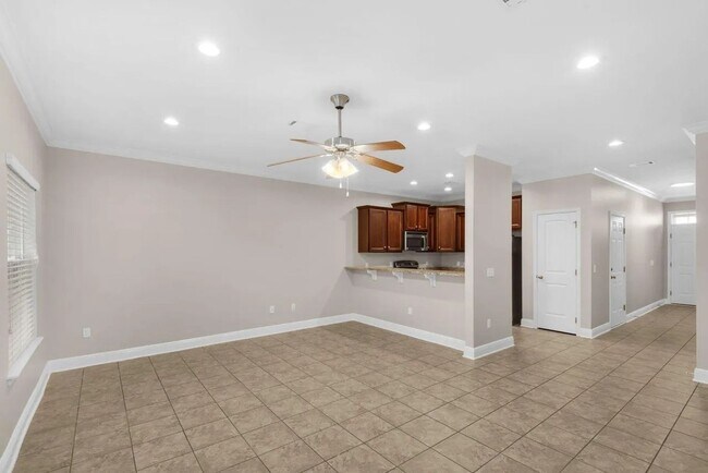 Photo - 17 W Shady Oaks Ln
