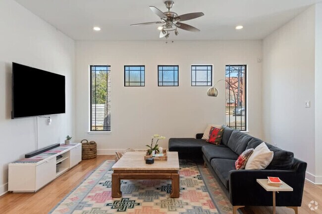 Building Photo - 1803 E 18th St Rental