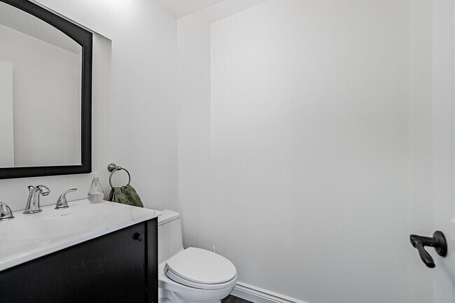 Photo - 10 Queens Quay W