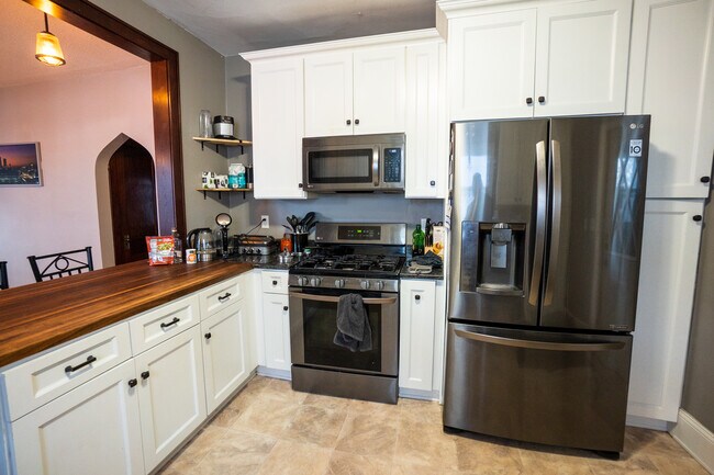 French Door Refrigerator and Gas Stove - 2931 Marshall St NE House