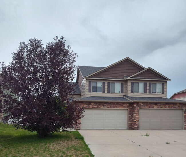 Beautiful 4 bedroom townhome in Saddleridg... - Beautiful 4 bedroom townhome in Saddleridg...