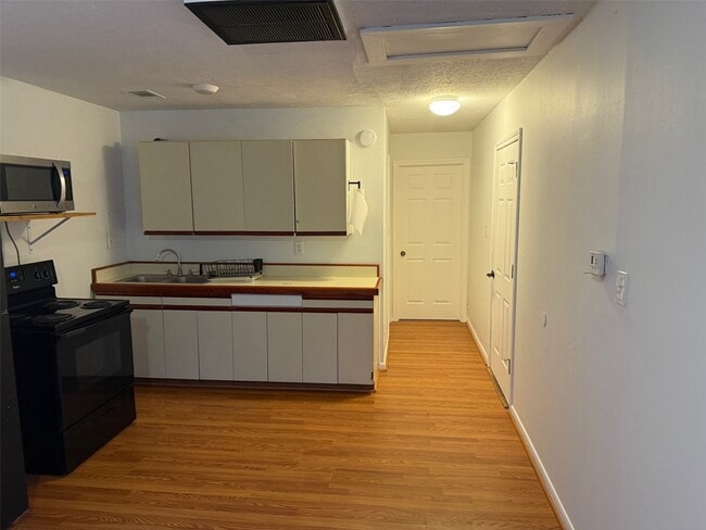 Building Photo - 19118 Cypress Rose Hill Rd Unit C