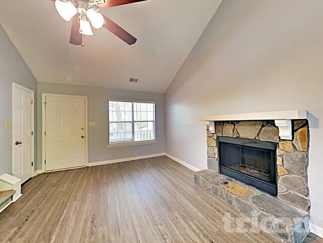 Photo - 536 Woodstone Rd