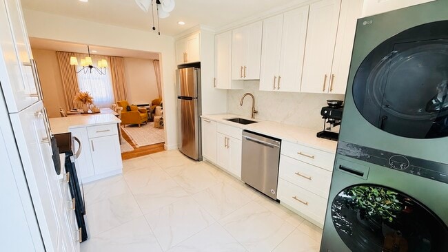 Building Photo - 10 Troy Dr Unit B