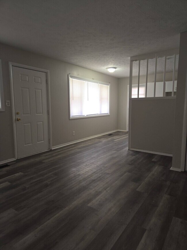 Photo - 2817 E Riverside Dr