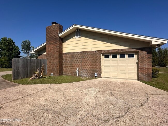 Photo - 618 Gabriel St