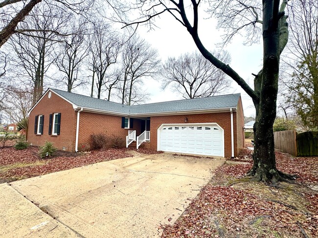 Beautifully Remodeled Brick Rancher - Beautifully Remodeled Brick Rancher Casa