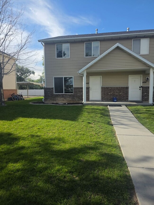 Building Photo - Great Home Available