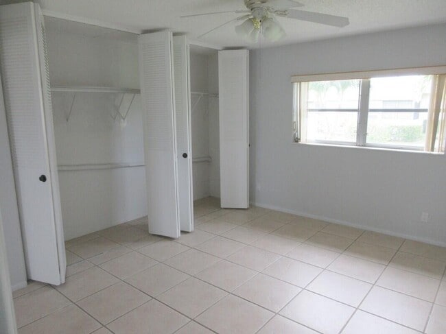Photo - 2572 Emory Dr W