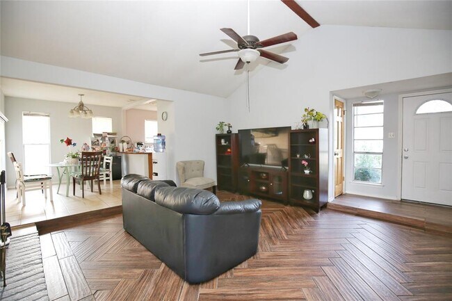 Photo - 204 Deerfield Park Dr