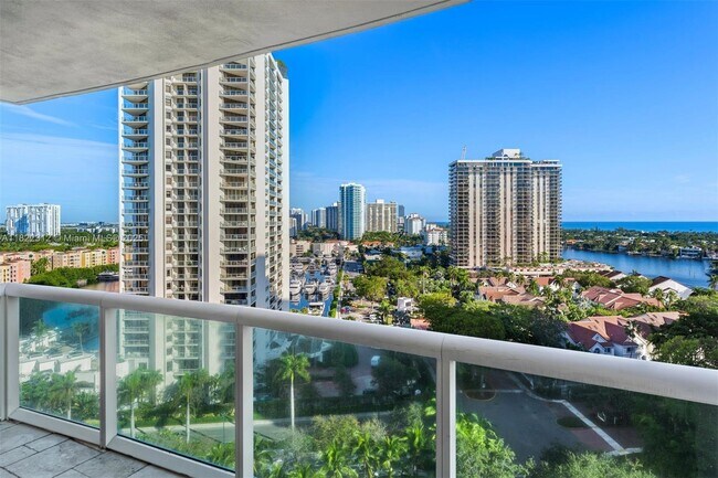 Photo - 19400 Turnberry Way Unidad 1221 Rental