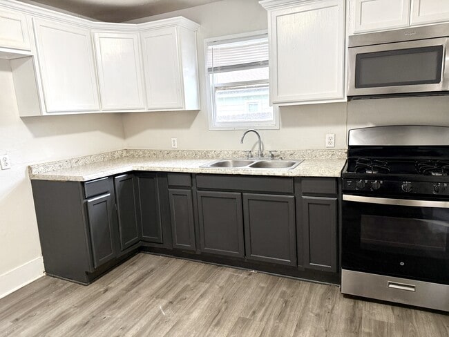 Photo - 705 Parkway
