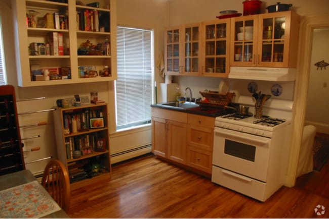 Building Photo - 1.0 bedroom in Somerville Massachusetts 02144 Rental