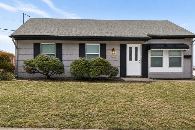 Building Photo - 22102 Hawthorne Way