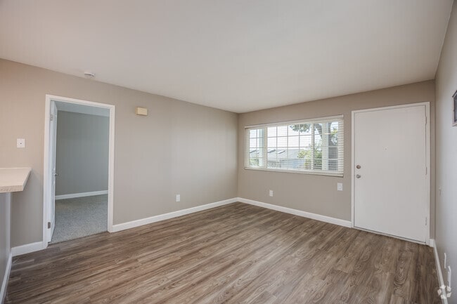 2BR, 2BA - 800SF - Living Room