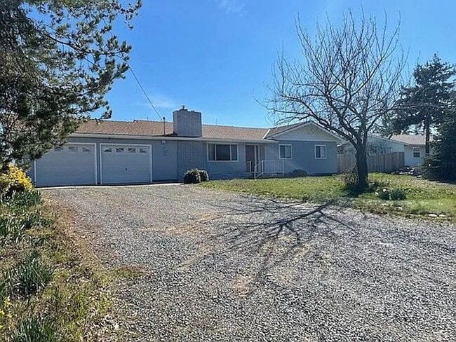 DESIREABLE RANCH STYLE HOME - DESIREABLE RANCH STYLE HOME