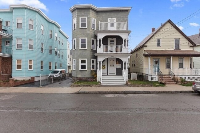Building Photo - 169 Sheridan Ave Unit 3