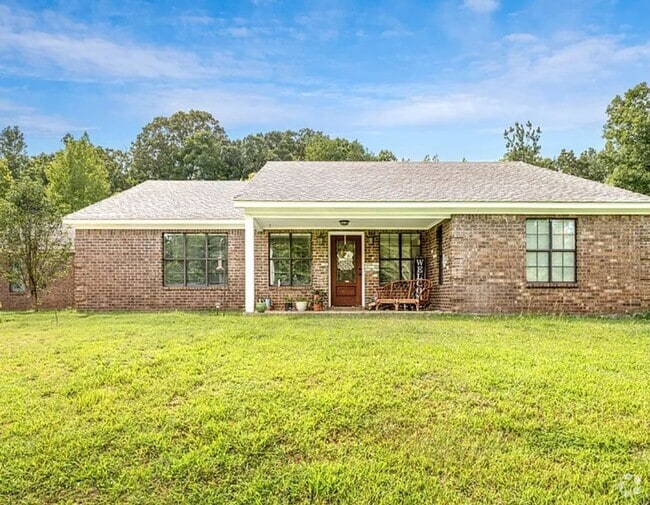 Building Photo - Country living at its best!! Rental