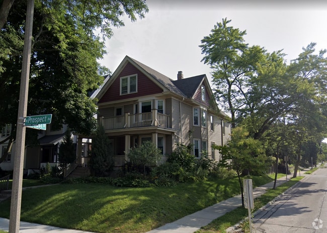 Building Photo - 2900 N Prospect Ave Unit Lower Rental