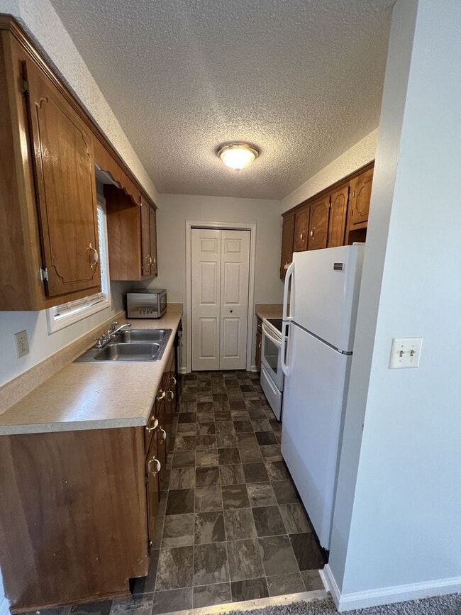 Photo - 185 Monarch Ln