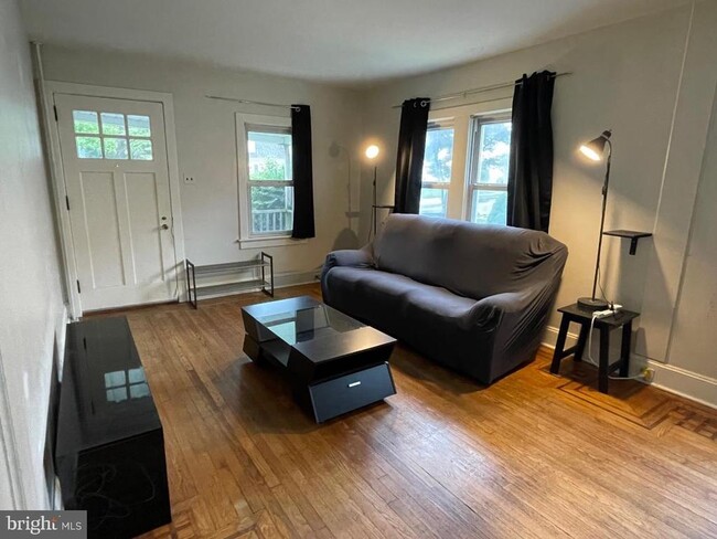Photo - 721 Mayflower Ave