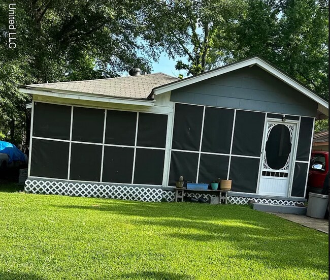 HUD Friendly 3 Bed 1.5 Bath Completely Rem... Rental House Rental in