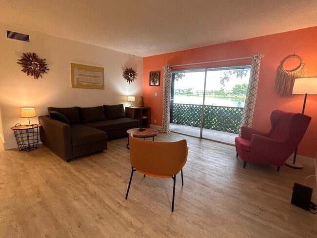 Photo - 2733 S Oakland Forest Dr Unidad 104