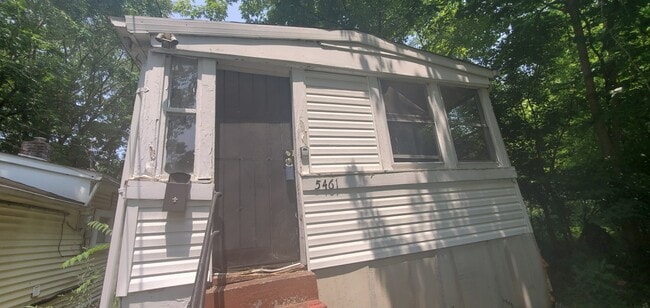 Building Photo - 5461 Hamilton Ave Rental