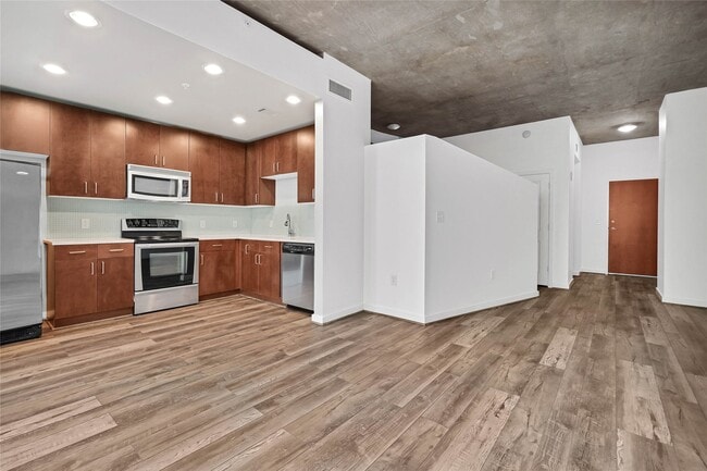 Building Photo - 5925 Almeda Rd Unit 10713