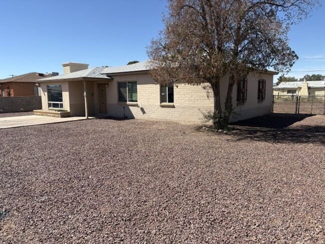 Building Photo - Central Tucson, close to University of Arizona and more!!!