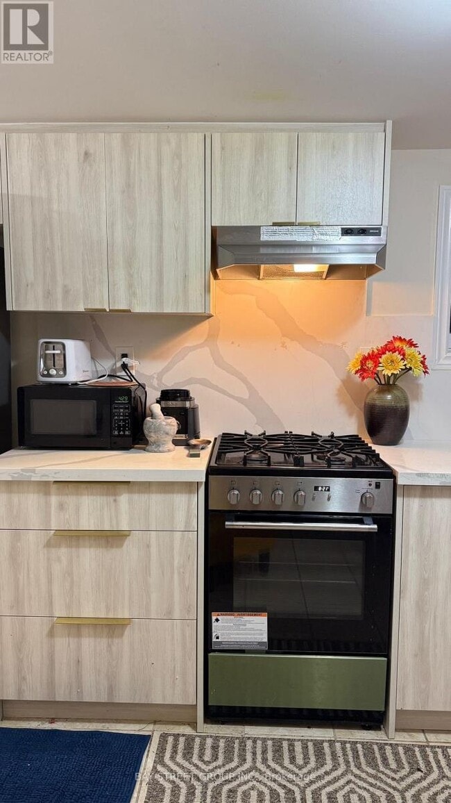 Photo - 657 Pharmacy Ave