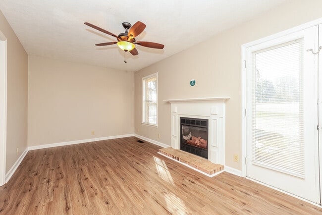 Photo - 1136 Lakes Edge Dr