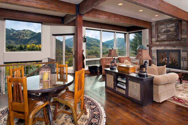 Photo - 185 Nighthawk Dr