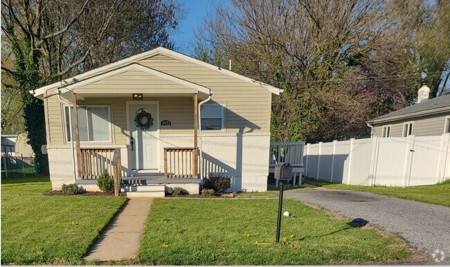 Building Photo - 5922 Montgomery St Rental