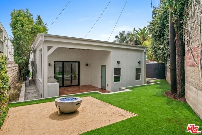 Building Photo - 8589 Rugby Dr