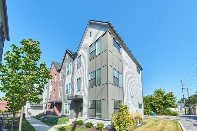 Like New Onyx Townhome Near Downtown Indy! - Like New Onyx Townhome Near Downtown Indy!
