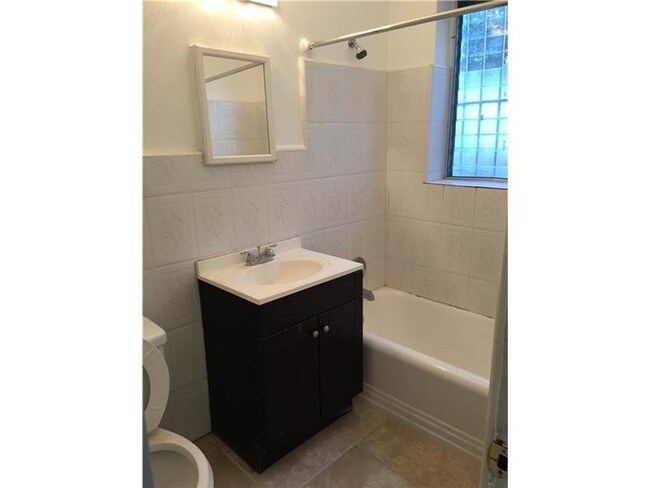 Photo - 511 NE 62nd St