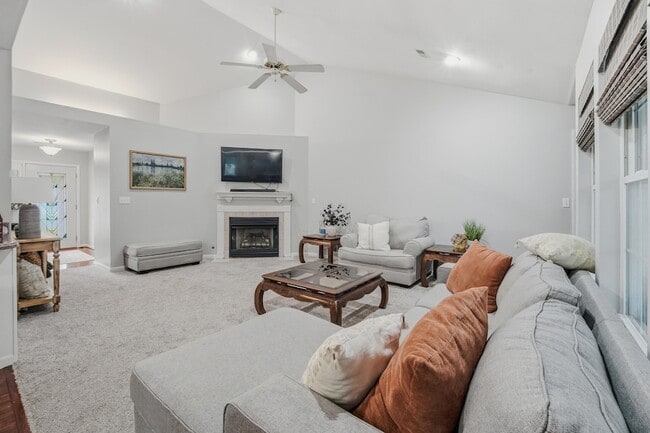 Photo - 209 Norwich Dr