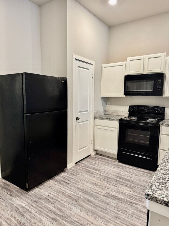 Photo - 2121 N Avenue J Ave