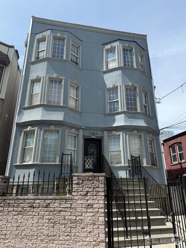 Building Photo - 2309 John F. Kennedy Blvd Unit 3L Rental