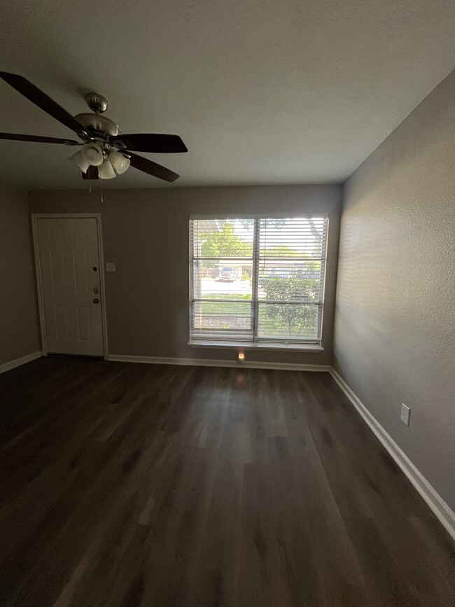 Building Photo - 8328 Campanella Dr