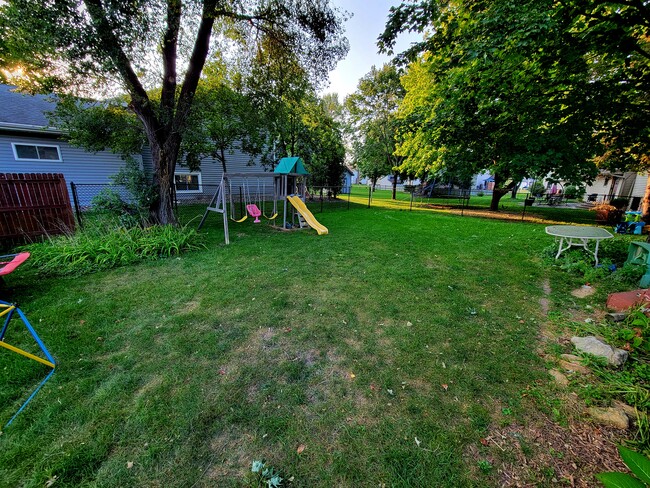 Photo - 979 Pointe Way