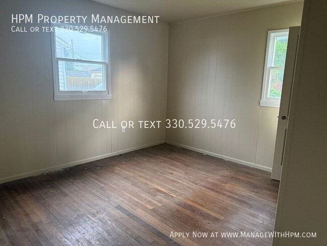 Photo - 1923 Bollinger Ave NE