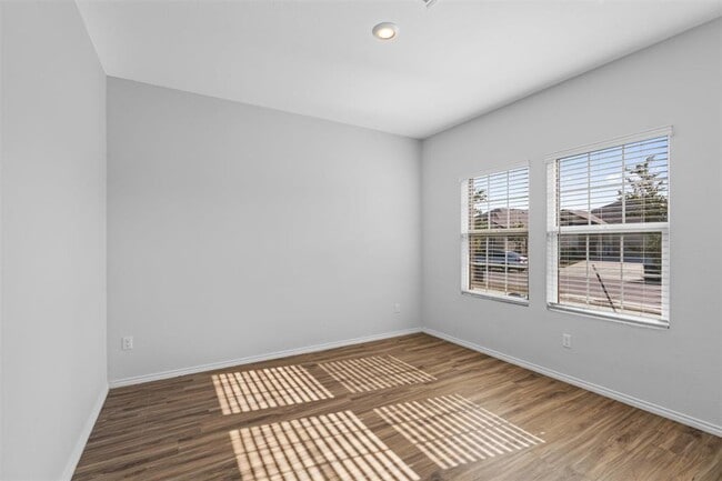 Photo - 321 Arnage Dr