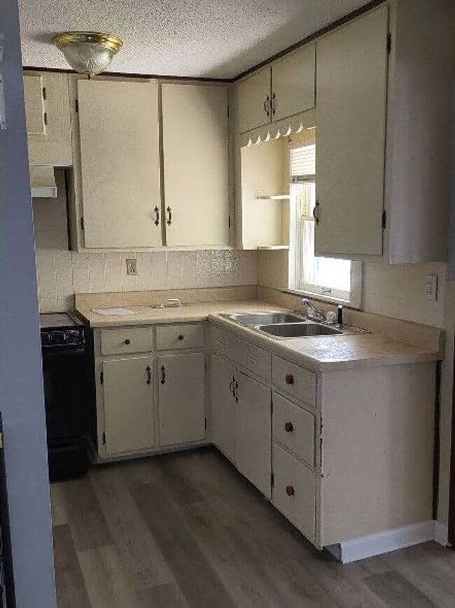 Photo - 310 E Jackson St