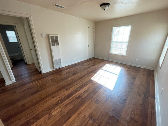 1611 Alamo Ave